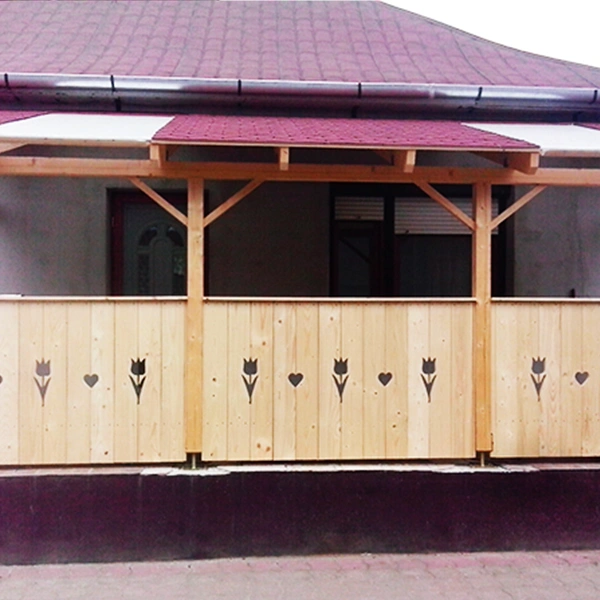 Fedett terasz zsindely tetővel - Tulipános korláttal