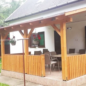 Fedett terasz - korláttal /zsindelytetős/